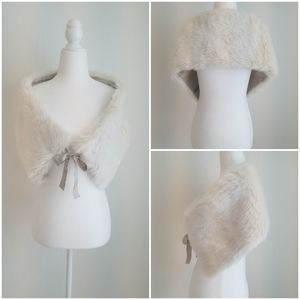 Ralph Lauren cream Faux Fur Wrap w/silk lining